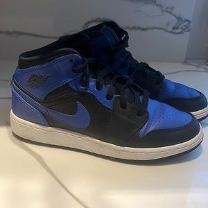 Boys Nike Air Jordan 1 Mid ‘Hyper Royal’ sz 5.5